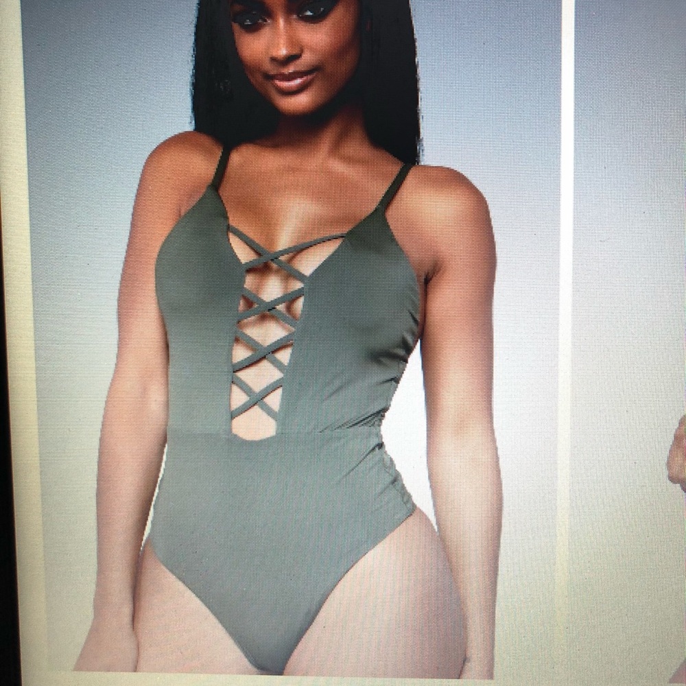 Bathing suit - Picture 2 of 2